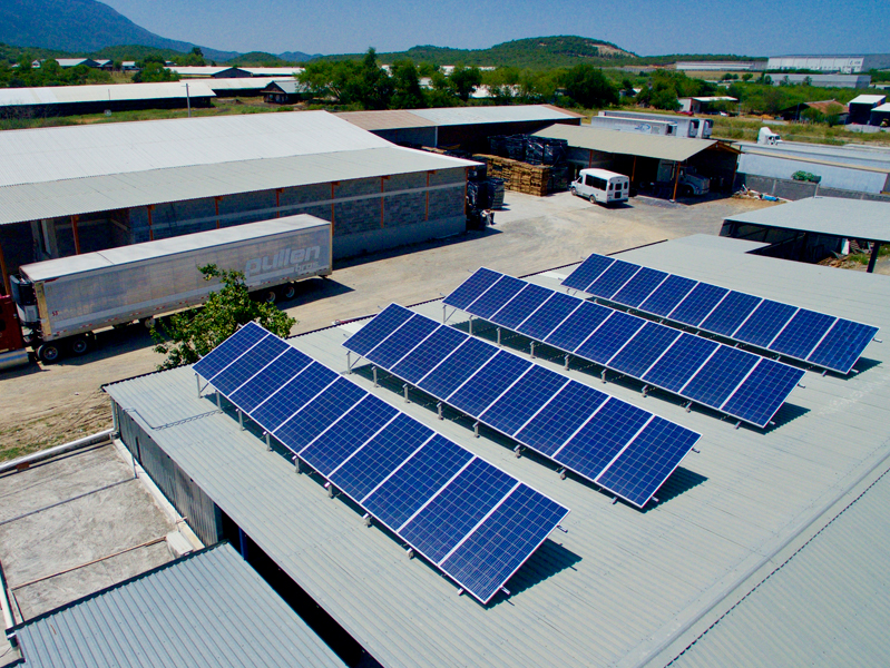 instalación de panel solar en empresa