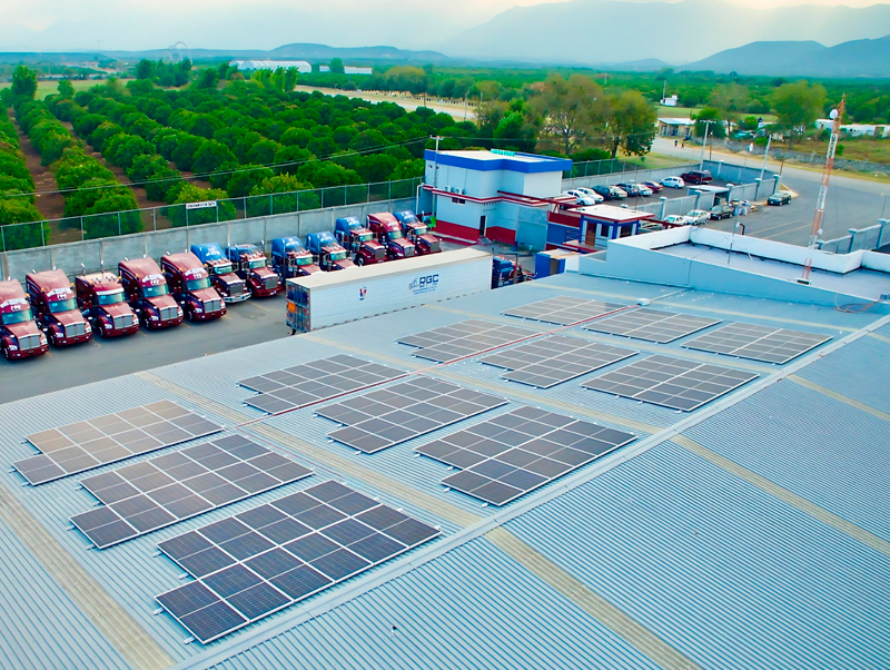 paneles solares en techo industria